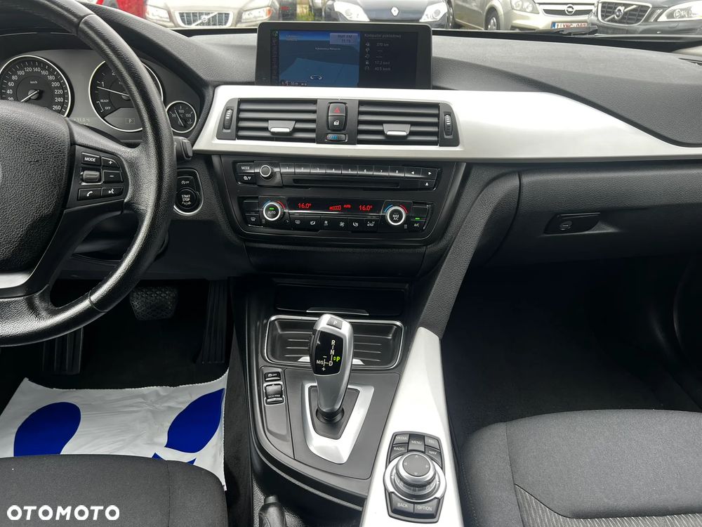 BMW Seria 3 320d Touring - 17