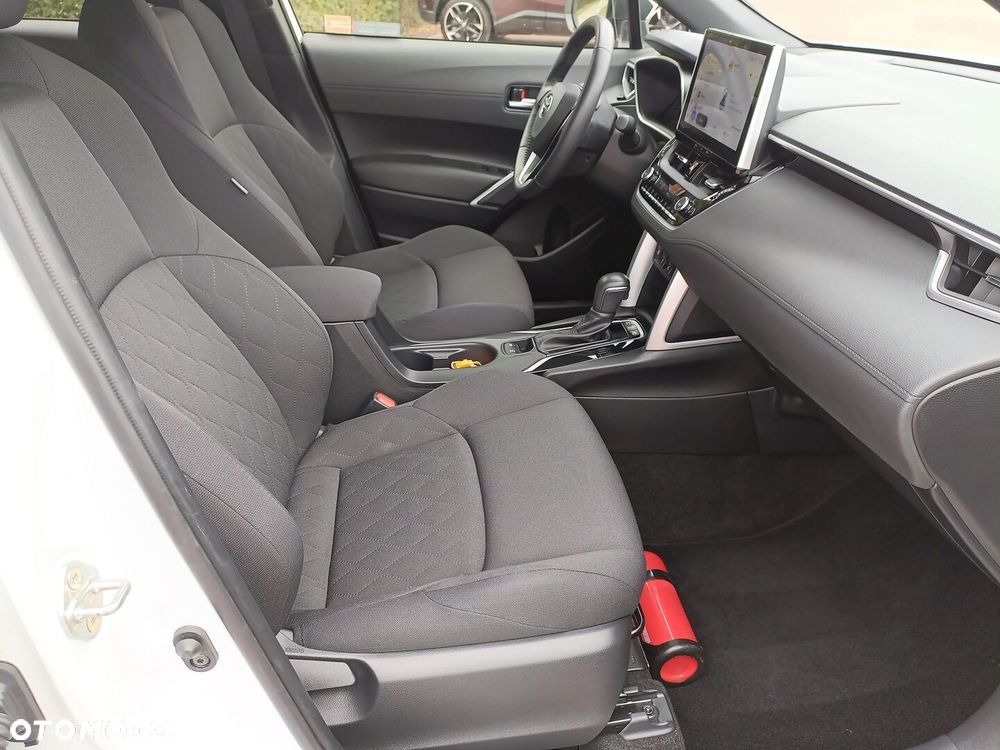 Toyota Corolla Cross - 13