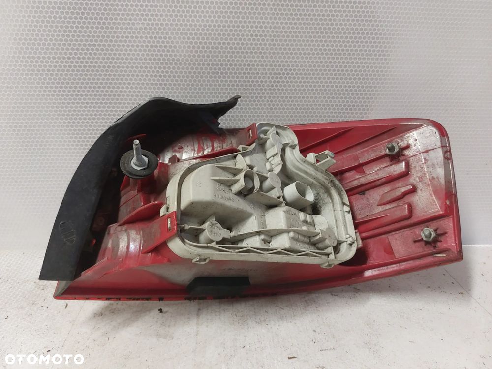 .  LAMPA TYL TYLNA LEWA AUDI A3 8P - 3