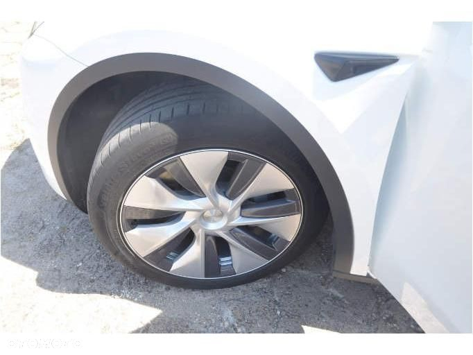Tesla Y Long Range RWD - 28