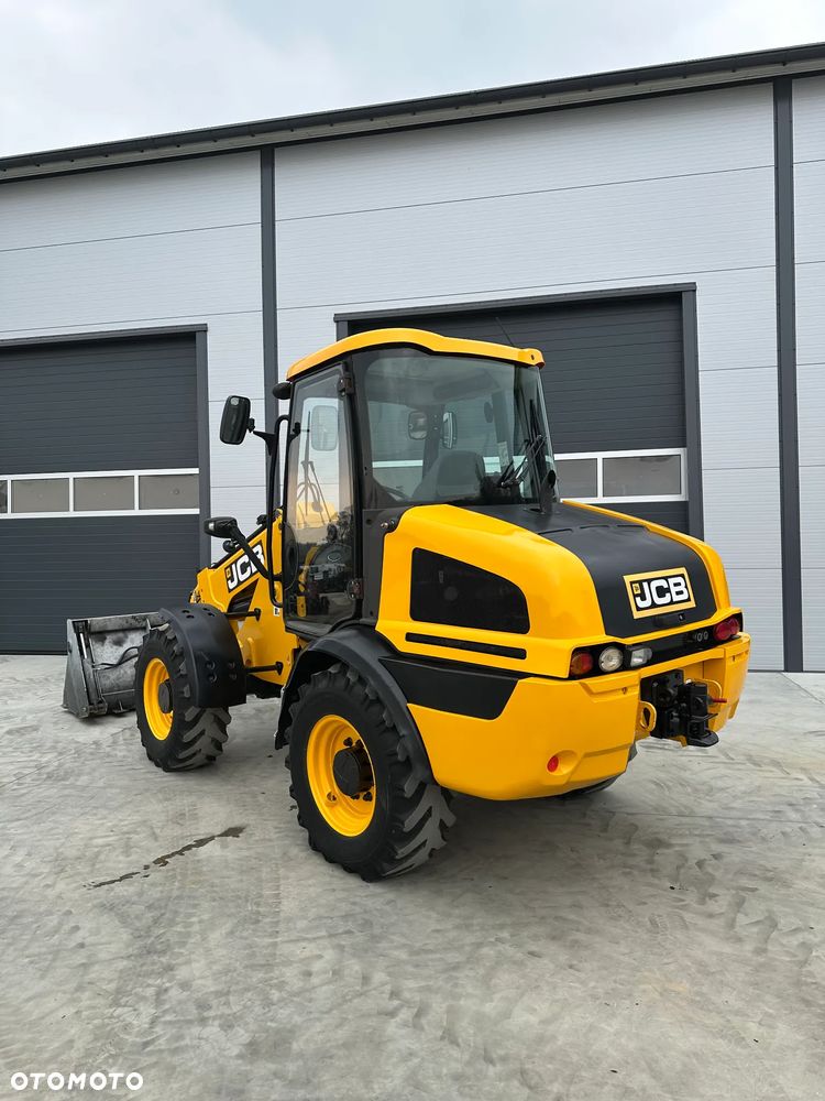 JCB ŁADOWARKA TELESKOPOWA TM220 T4A STAN JAK NOWY - 7