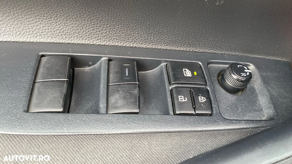 Toyota Corolla 1.8 HSD Business - 11