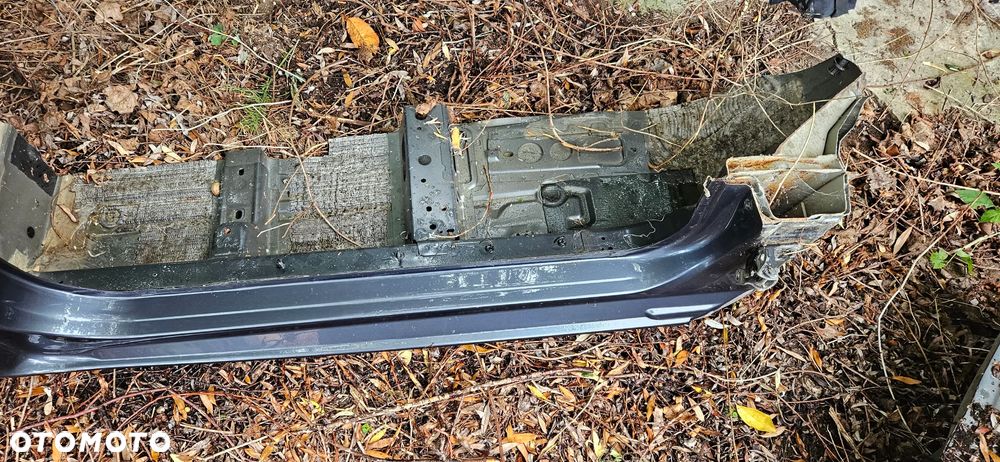 FORD FIESTA MK7 HB 3D 3 DRZWI Bok prawy Ćwiartka prawa Błotnik tył prawy Błotnik tylny prawy Próg Słupek szyby czołowej KOLOR S9 - 12