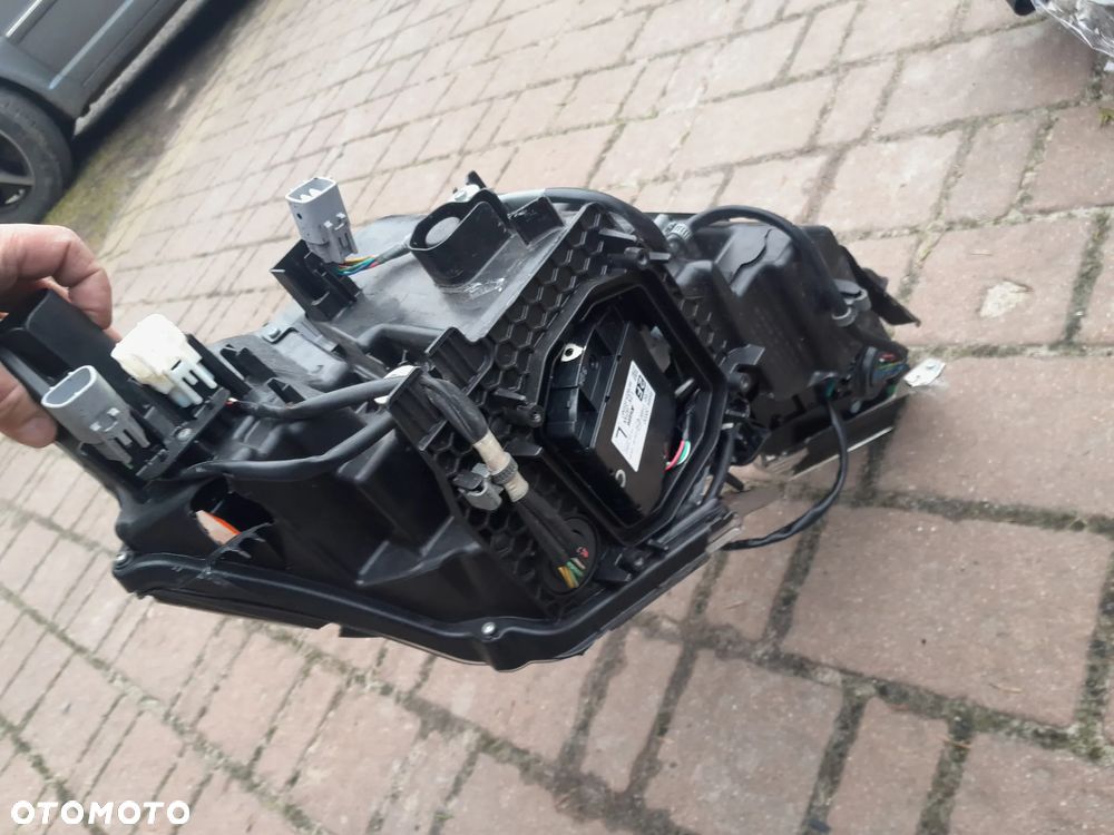 Lampa Przód Lexus RX450H, 12-15R LIFT, lewa,prawa uszkodzona na części - 7