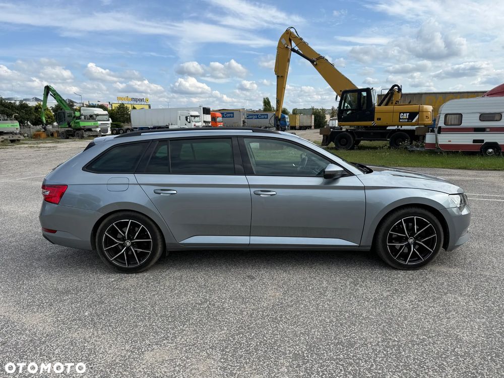 Skoda Superb 2.0 TDI Premium Edition - 11