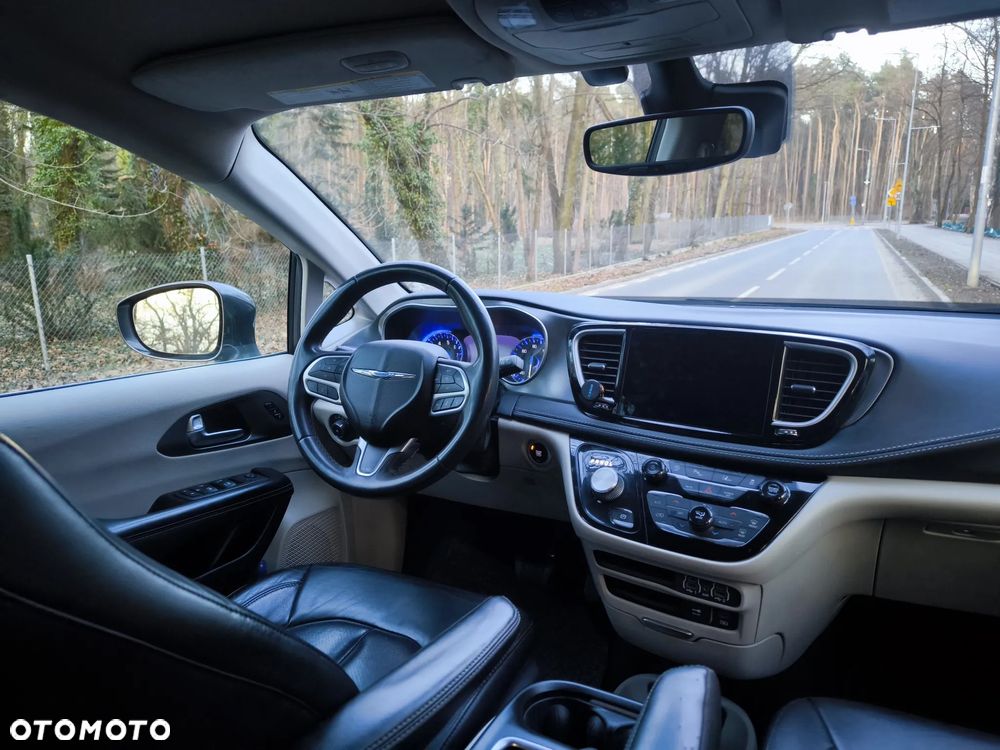 Chrysler Pacifica - 13