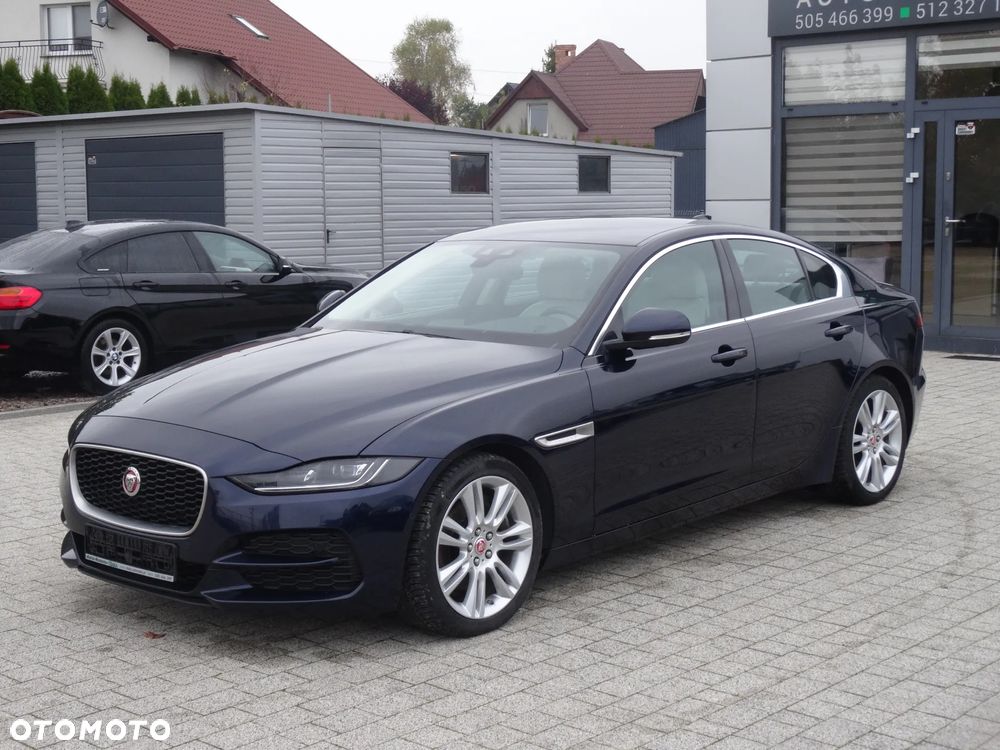 Jaguar XE 2.0 D180 R-Dynamic SE - 7