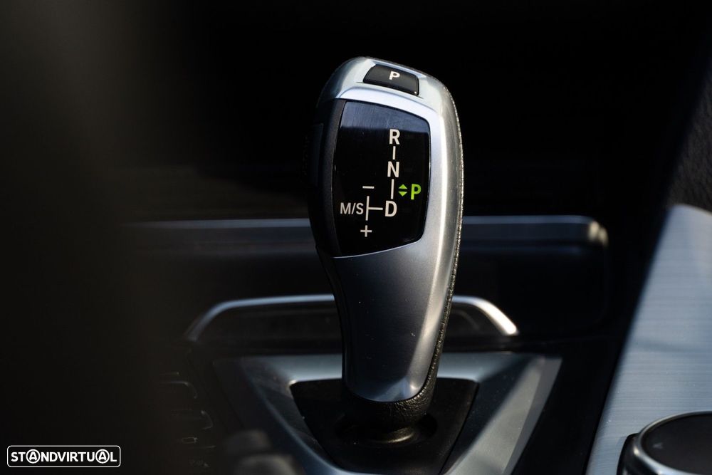 BMW 330 e iPerformance Pack M - 29