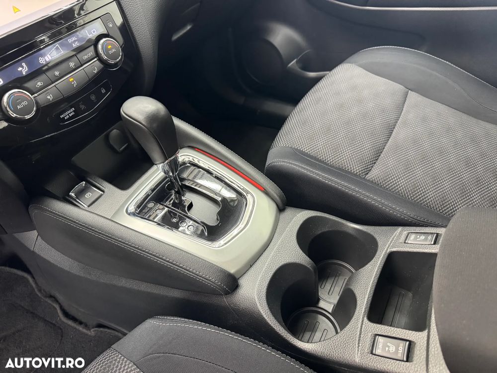 Nissan Qashqai 1.6 DCI Xtronic ACENTA - 26