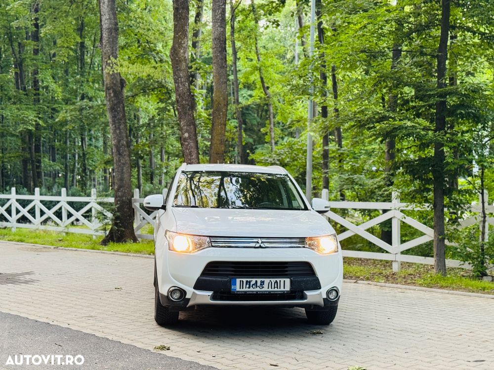 Mitsubishi Outlander - 2