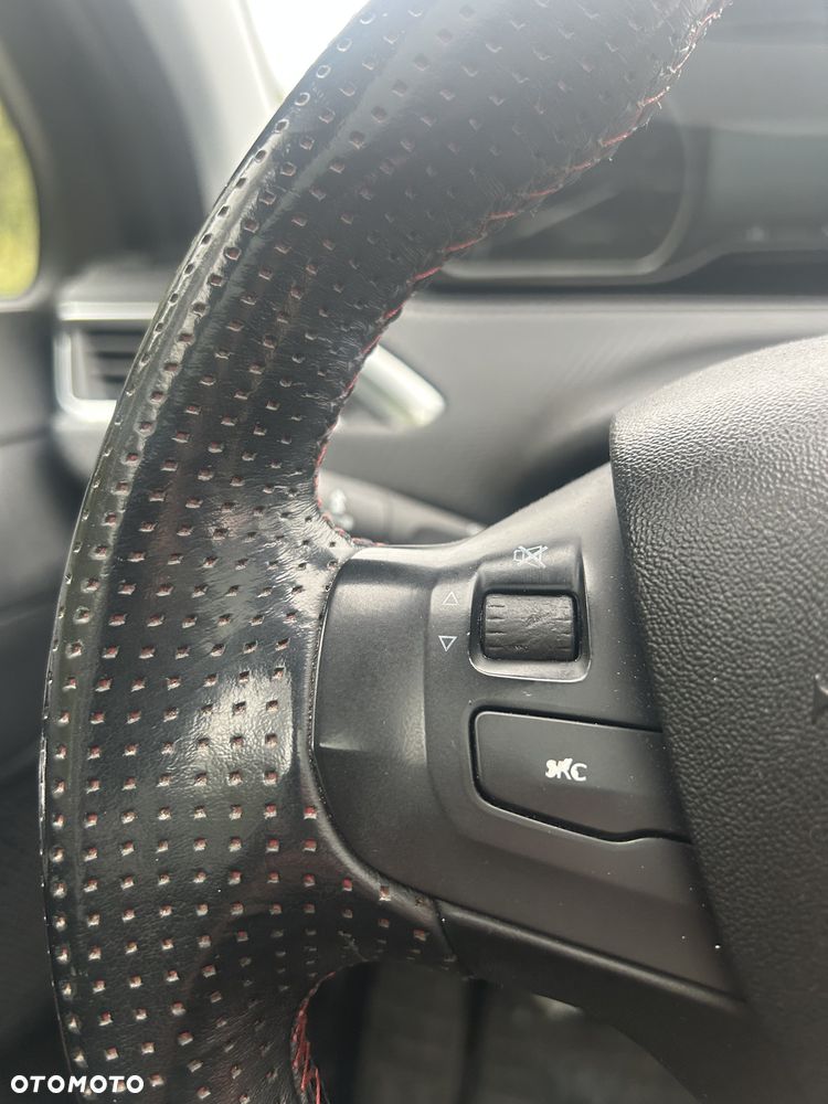 Peugeot 208 - 24