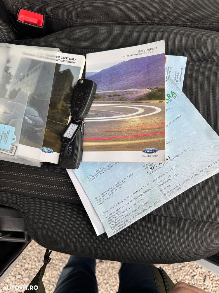 Ford Tourneo Custom - 33