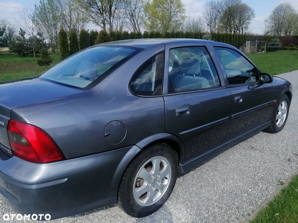 Opel Vectra 1.6 - 9