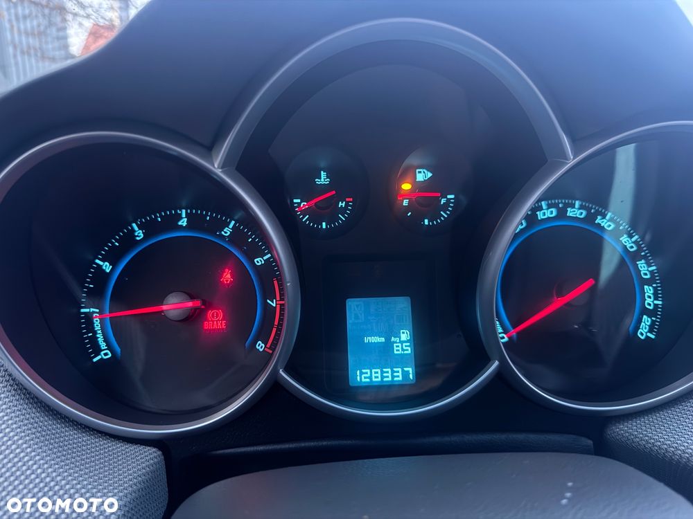 Chevrolet Cruze 1.6 - 12