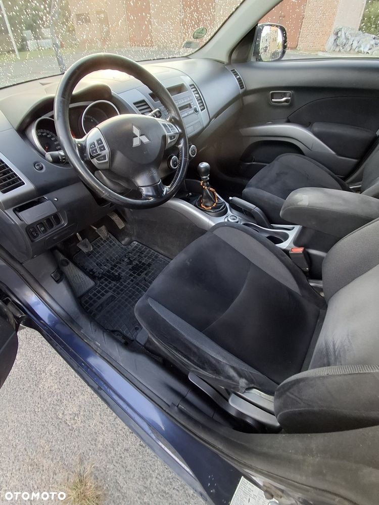 Mitsubishi Outlander - 6