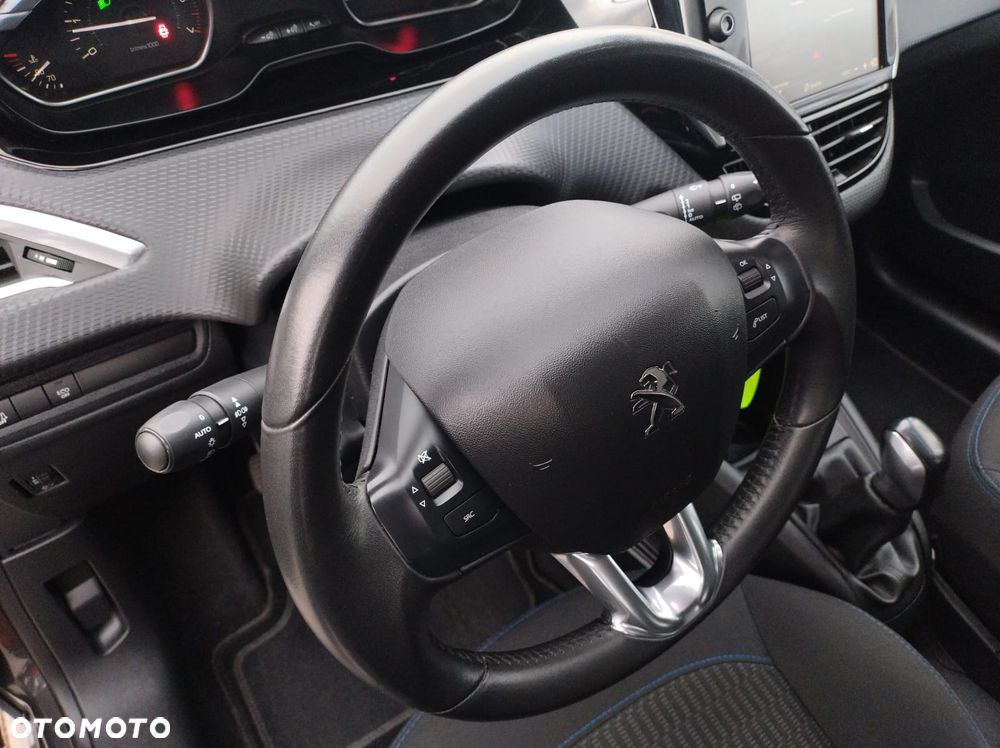 Peugeot 208 - 13