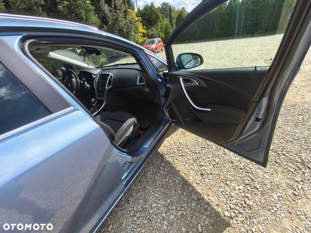Opel Astra 1.6 Turbo Cosmo - 16
