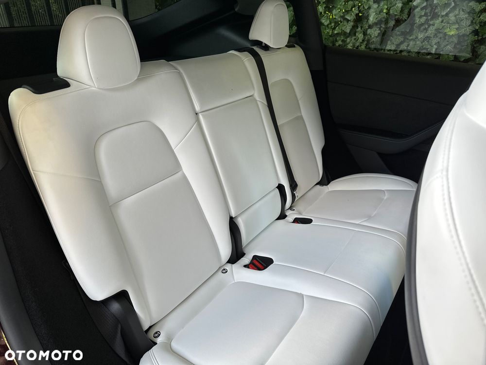 Tesla Y Performance AWD - 16