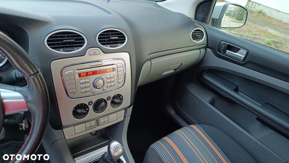 Ford Focus 1.6 16V Style+ - 27