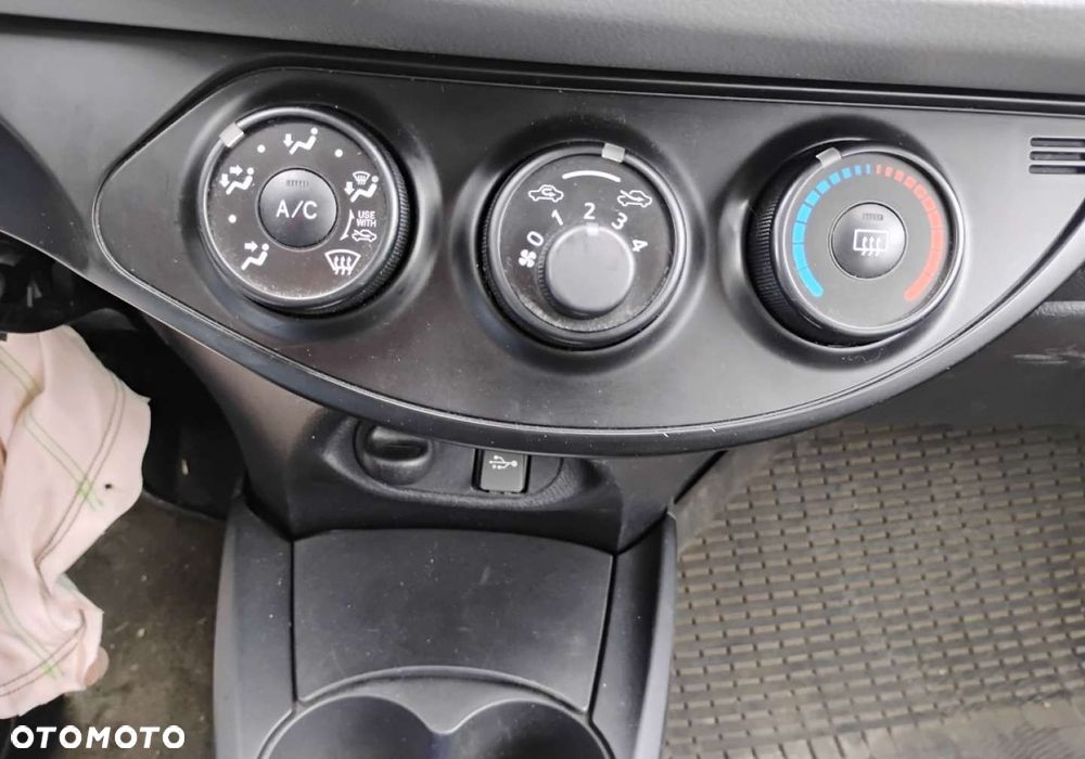 Toyota Yaris - 14