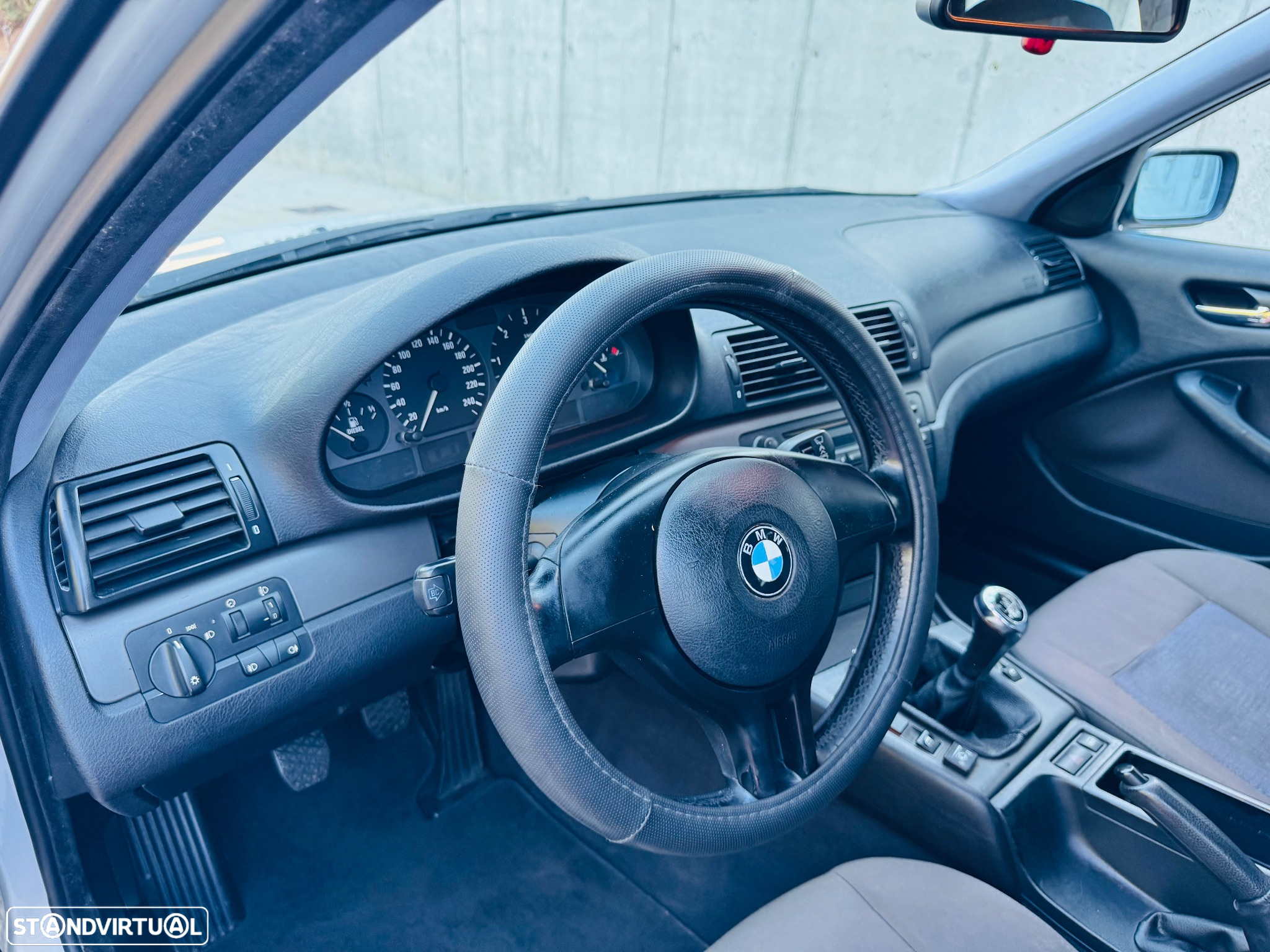 BMW 318 i Touring - 13