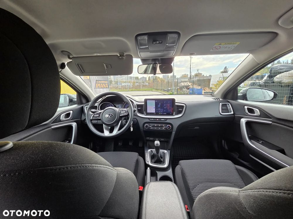 Kia Ceed - 11