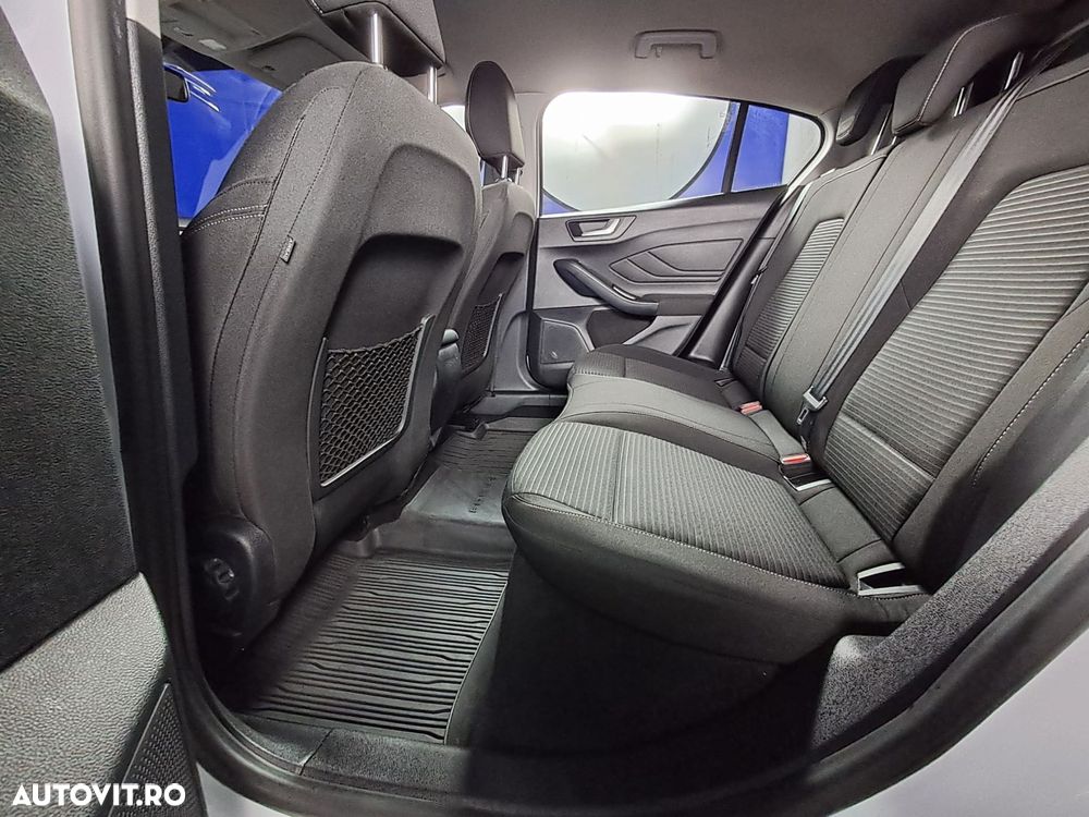 Ford Focus - 24