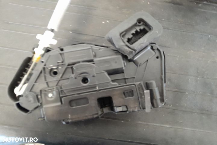 Broasca usa fata dreapta B6A-5TB837016A B6A-5TB837016A Volkswagen VW - 2