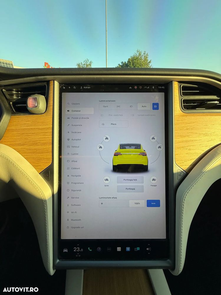 Tesla Model X - 22