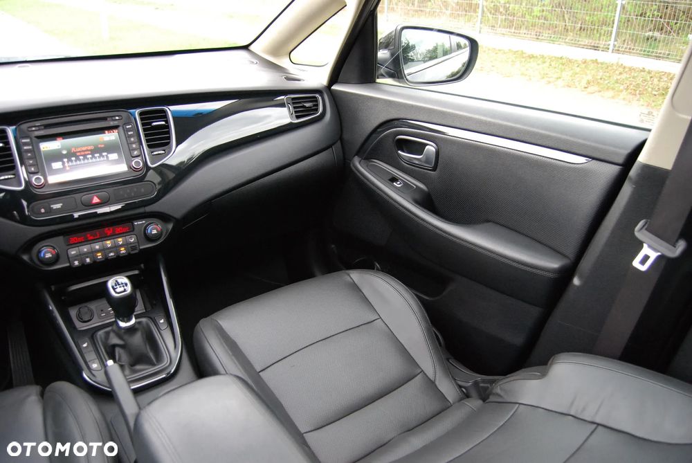 Kia Carens 1.7 CRDi 141 Dream Team Edition - 32