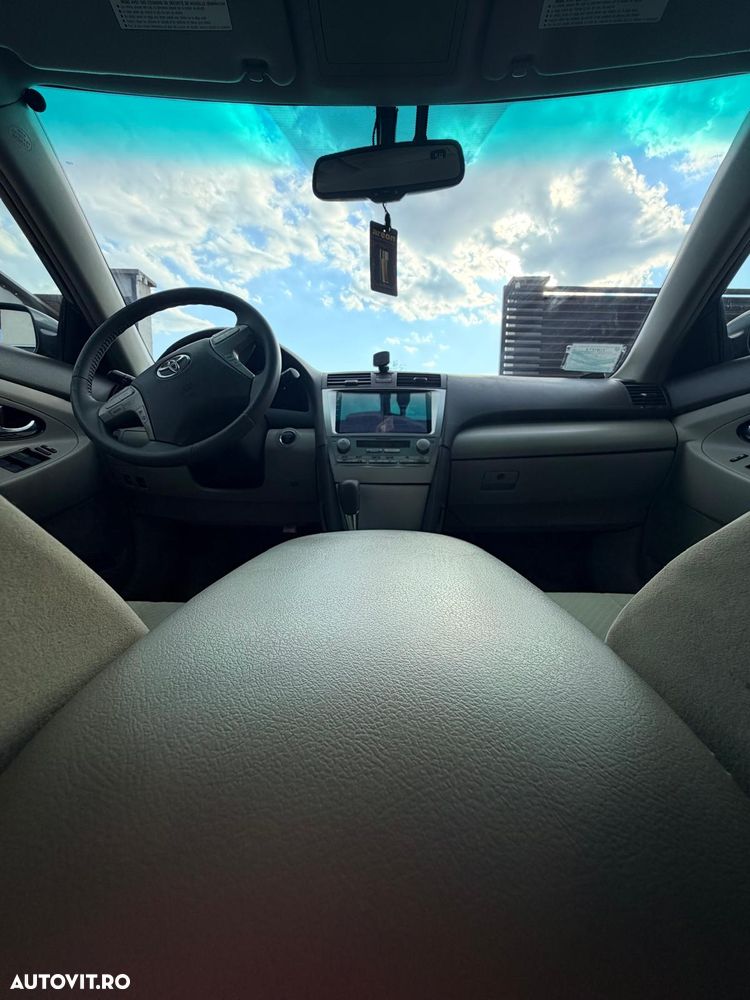 Toyota Camry - 16
