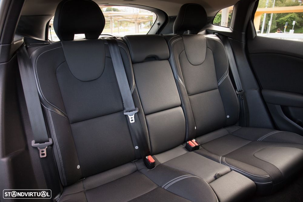 Volvo V40 2.0 D3 Momentum - 28