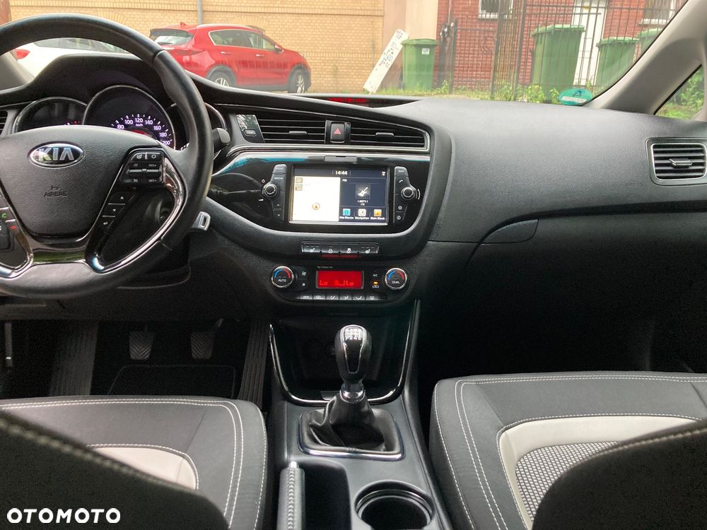 Kia Ceed 1.6 GDI ISG Platinum Edition - 9