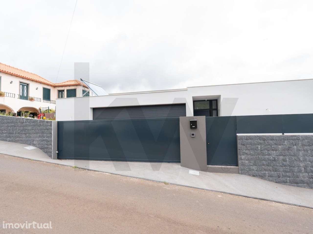 MORATIA T2 , TERREA COM GARAGEM PARA 2 CARROS E AREA DE JARDIM - Grande imagem: 2/18