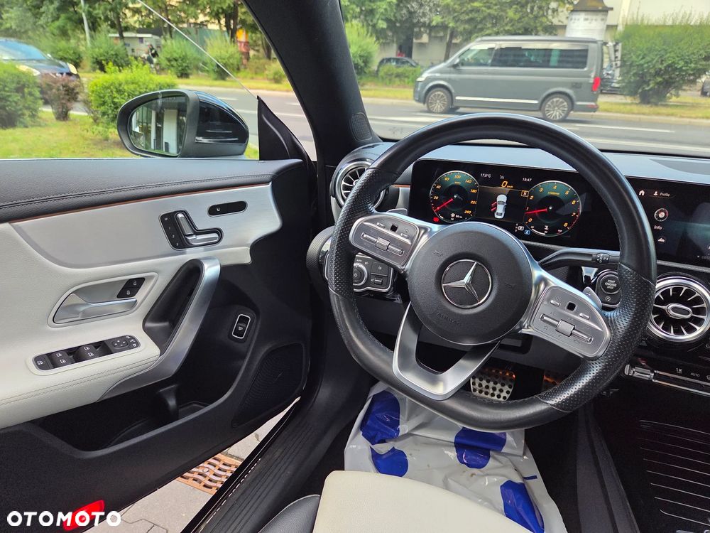 Mercedes-Benz CLA 220 4-Matic AMG Line 7G-DCT - 24