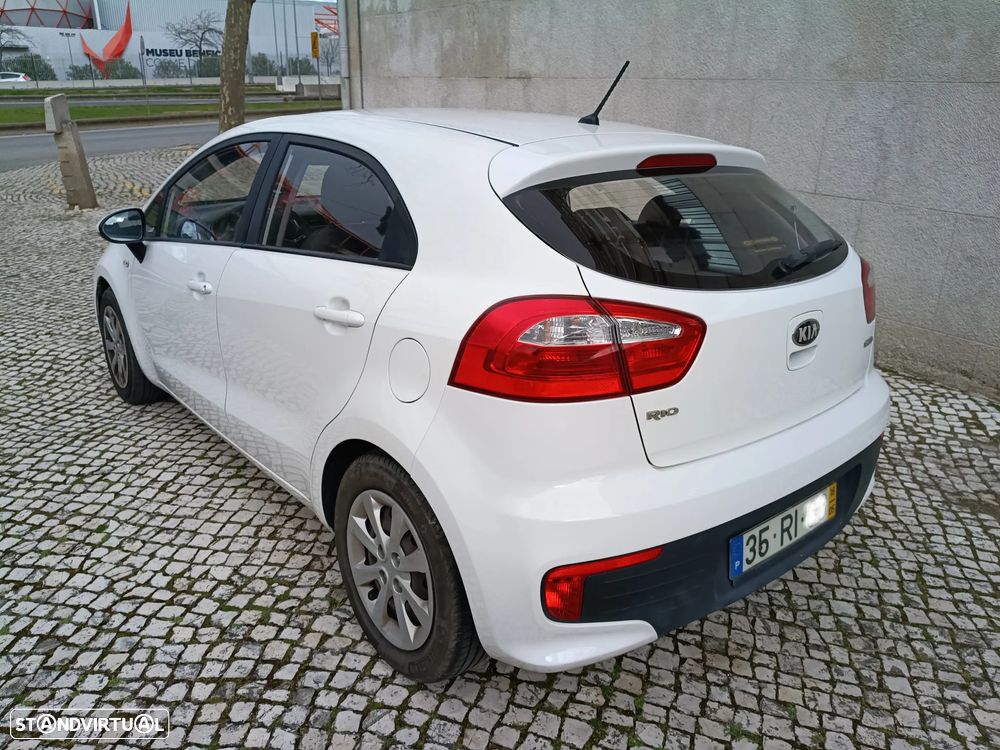 Kia Rio 1.1 CRDi LX ISG - 4