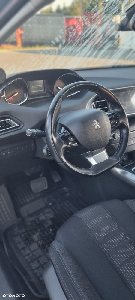 Peugeot 308 - 8