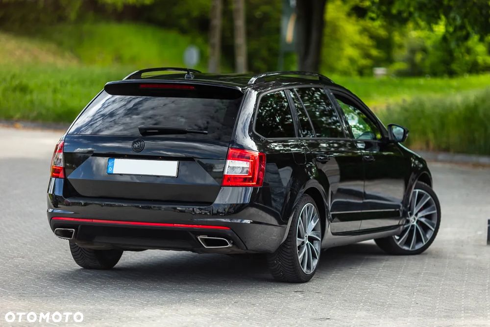 Skoda Octavia 2.0 TDI DSG RS - 11