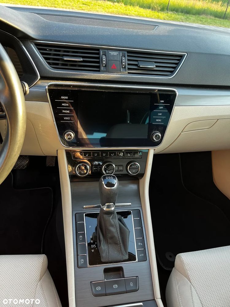 Skoda Superb 2.0 TDI Style DSG - 10