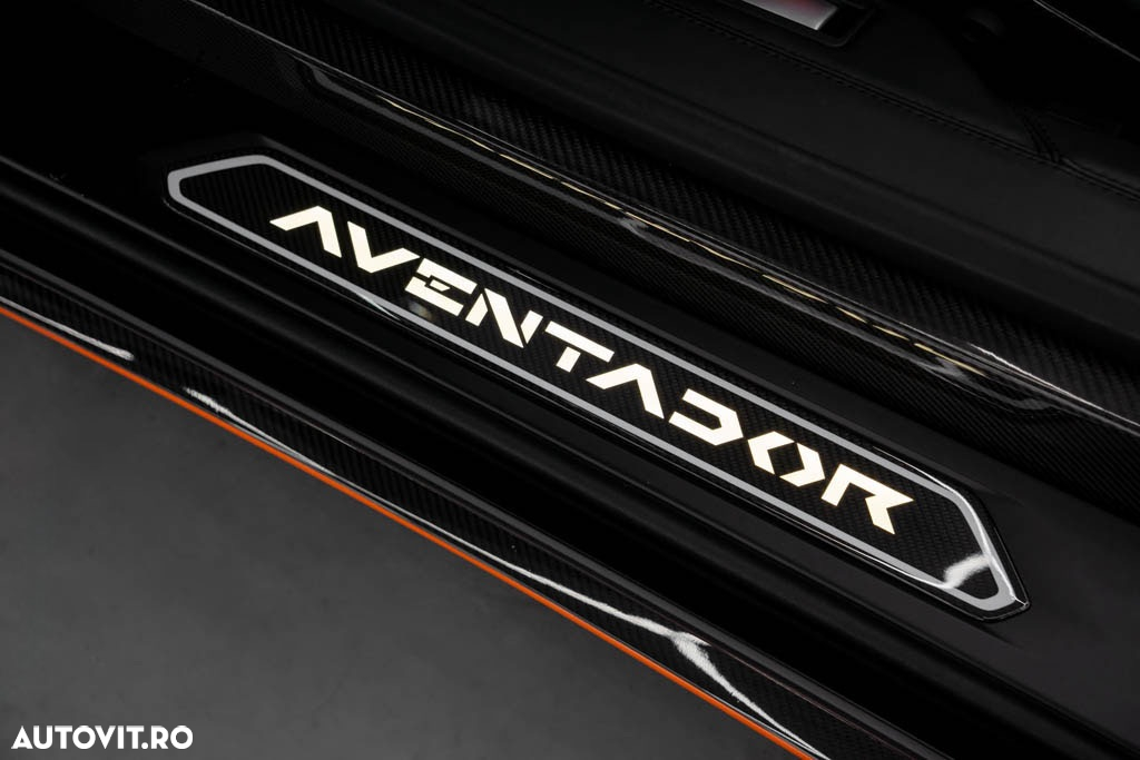 Lamborghini Aventador S Roadster - 26
