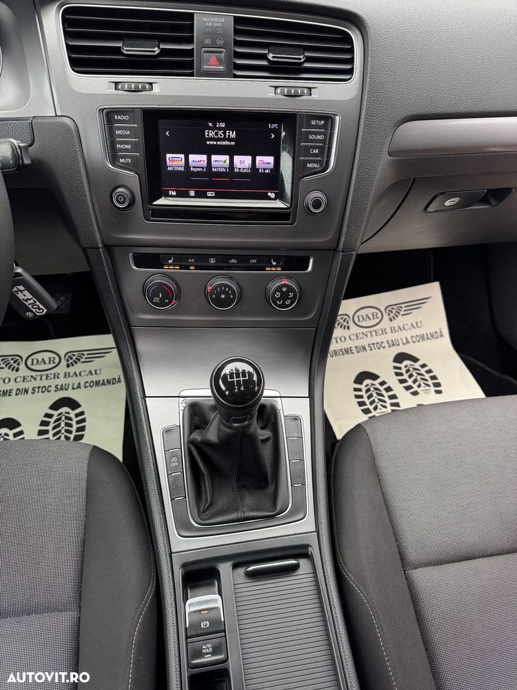 Volkswagen Golf 1.6 TDI BlueMotion Technology Comfortline - 25