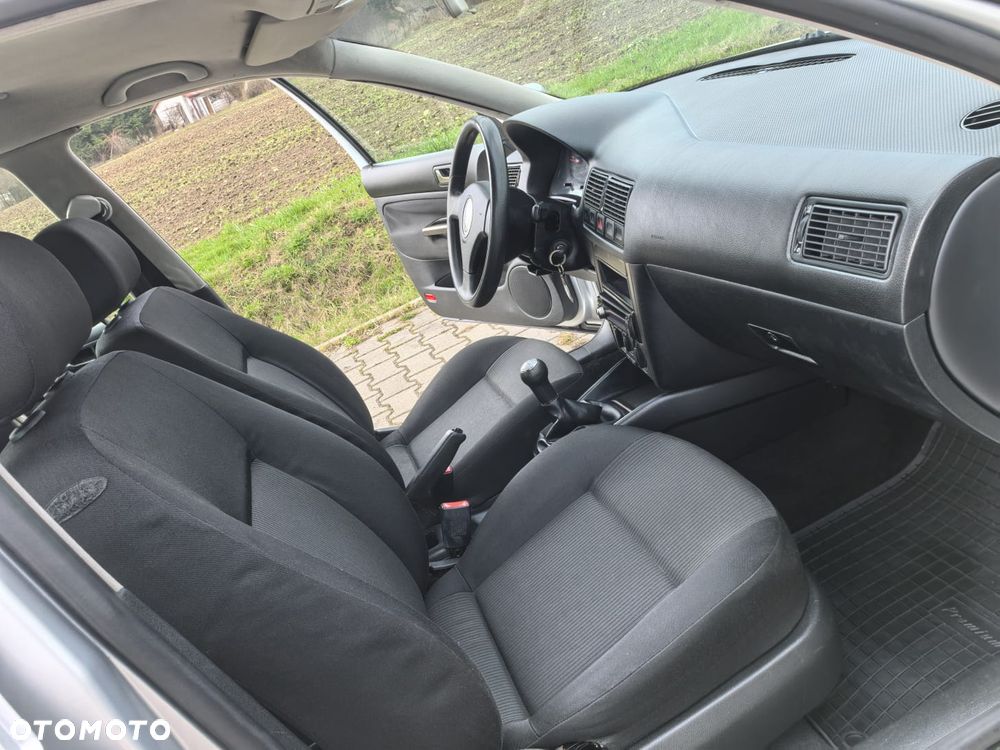 Volkswagen Bora 1.9 TDI Comfortline - 17