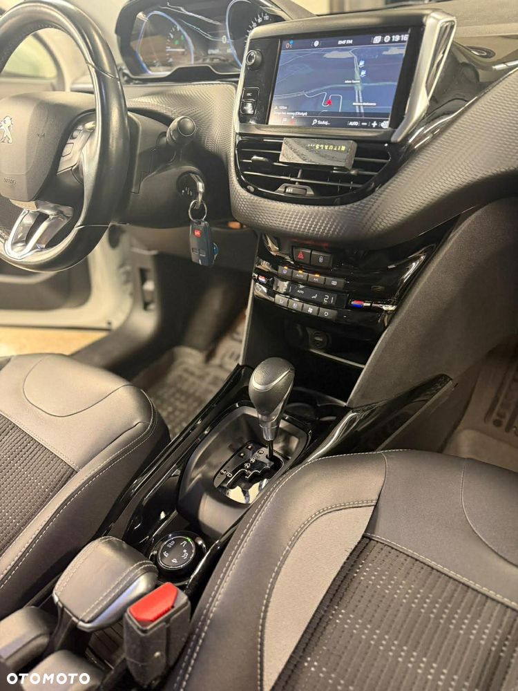 Peugeot 2008 1.2 Pure Tech Allure S&S EAT6 - 12