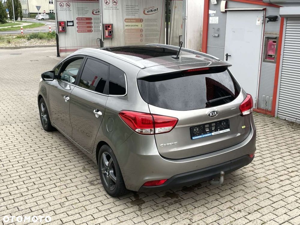Kia Carens - 16