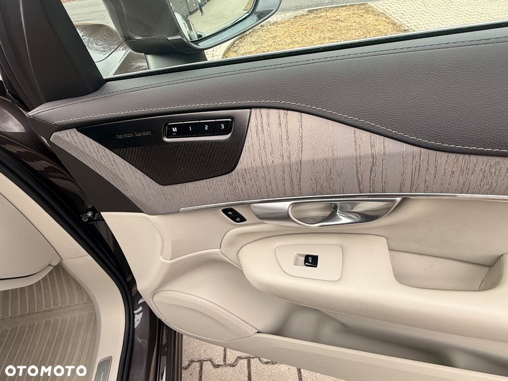 Volvo XC 90 T8 AWD Plug-In Hybrid Ultimate Bright 7os - 11