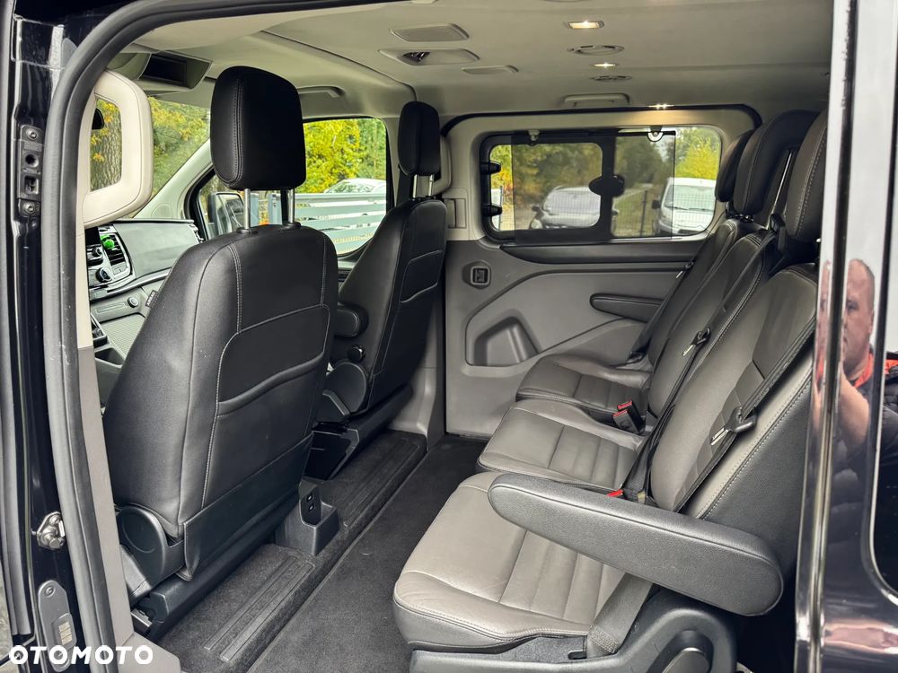 Ford Tourneo Custom - 23