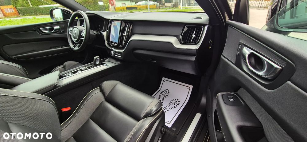 Volvo XC 60 T5 AWD R-Design - 8