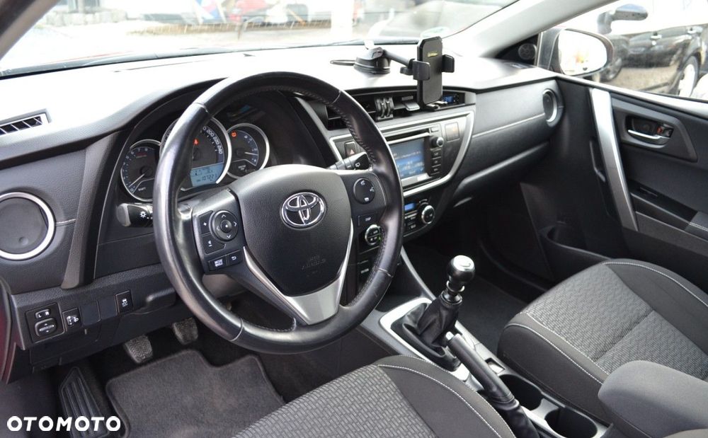 Toyota Auris 1.33 VVT-i Terra - 24