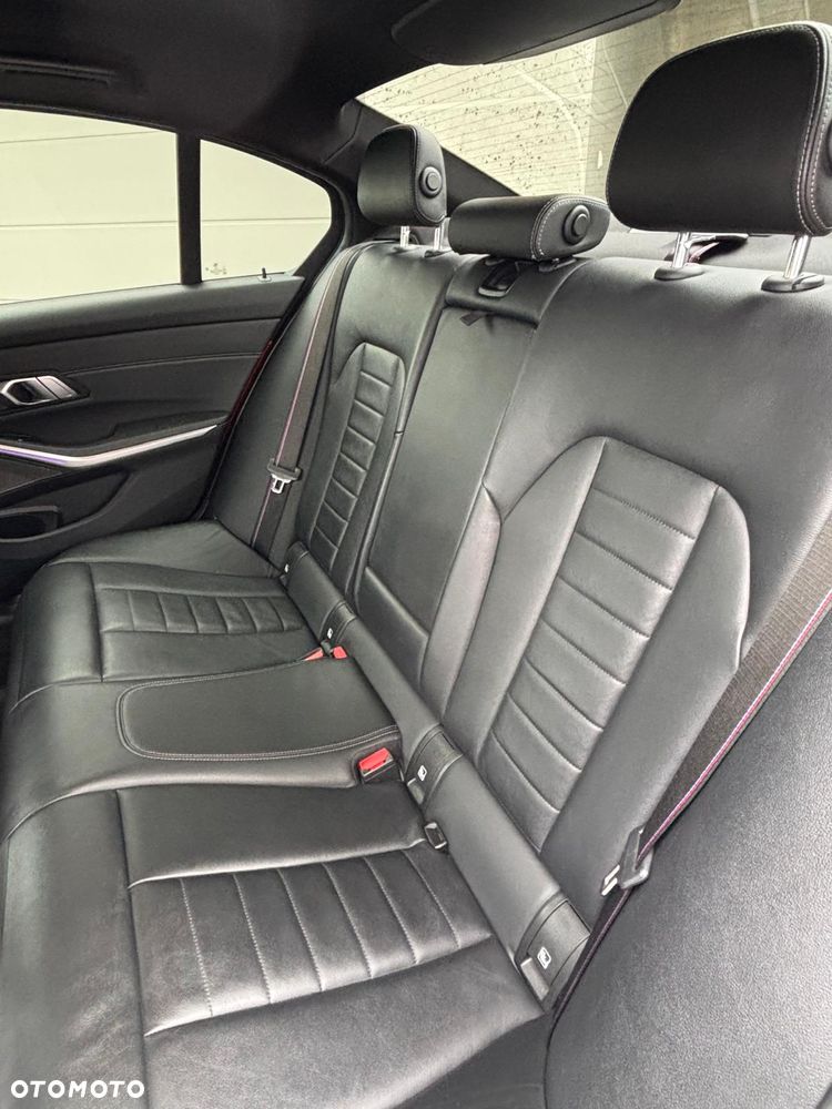 BMW Seria 3 320d xDrive Sport - 16