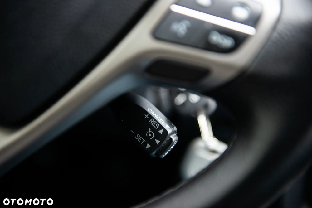 Toyota Avensis 1.8 Premium - 32